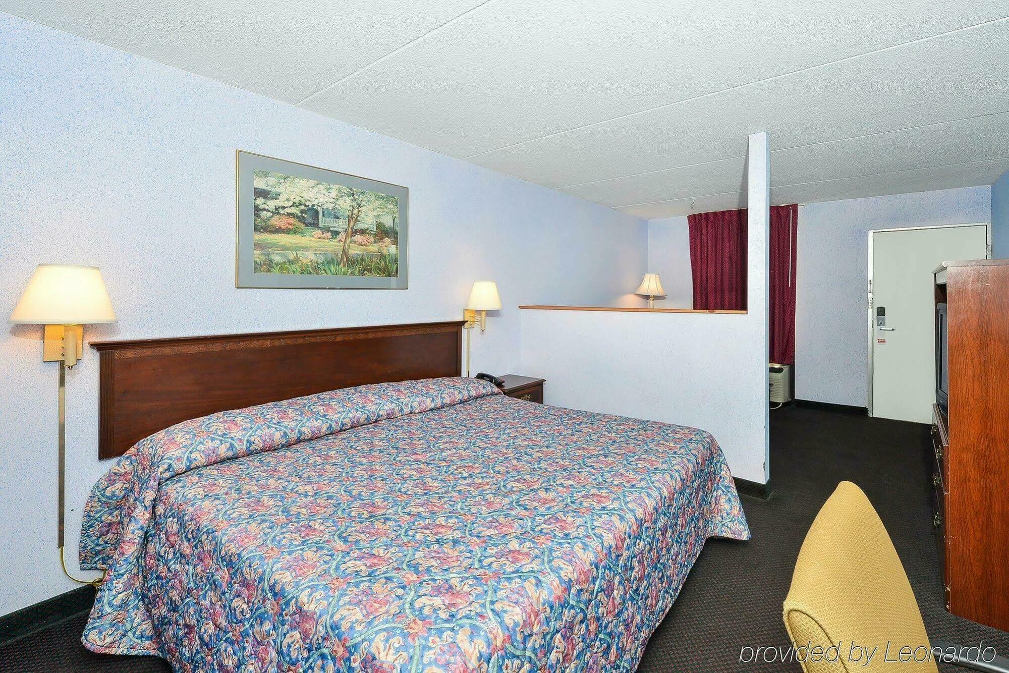 Americas Best Value Inn And Suites Knoxville Esterno foto